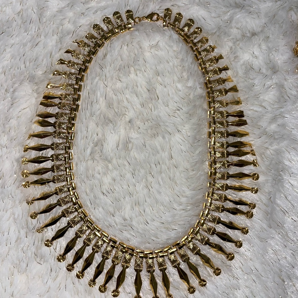 statement pieces - Picture 3 of 3
